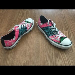 Multi-patterned converse size 9